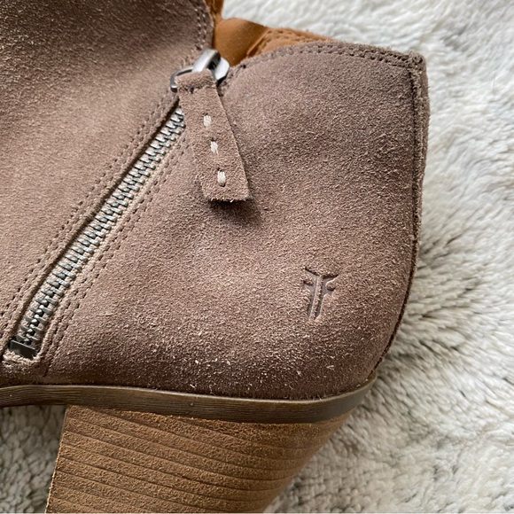 FRYE Judith Double Zip Suede Booties Wooden Block Heel Sz 9 - Picture 2 of 7